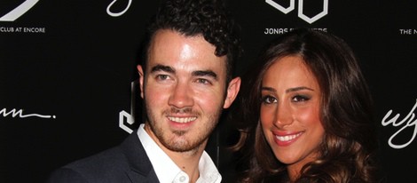 Kevin Jonas y su mujer Danielle en la fiesta del 21 cumpleaños de Nick Jonas en Las Vegas