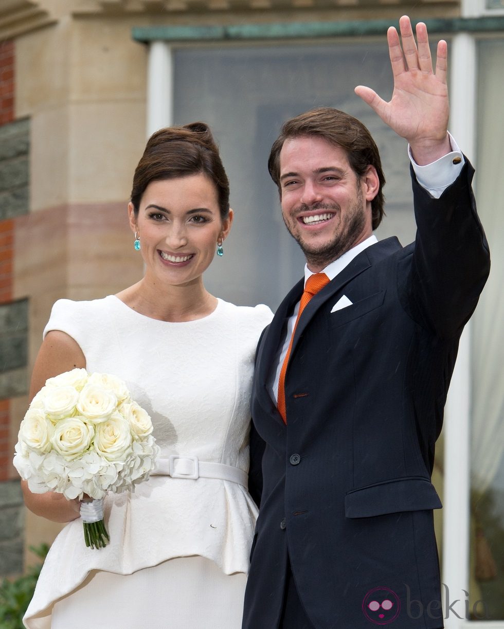 Félix de Luxemburgo y Claire Lademacher saludando en su boda civil