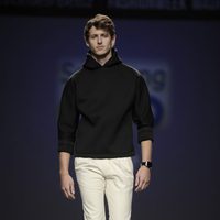 Nicolás Coronado desfilando para Lorena Saravia en el EGO de Madrid Fashion Week primavera/verano 2014