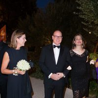 Carolina y Alberto de Mónaco con Carlota Casiraghi en un acto en el Museo Villa Paloma