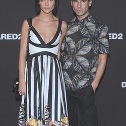 Lezark Leigh y Geordon Nicol en el desfile primavera/verano 2014 de Dsquared2 en Milan Fashion Week