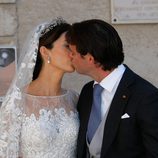 Félix de Luxemburgo y Claire Lademacher se besan tras su boda religiosa