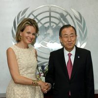 Matilde de Bélgica con el secretario general de la ONU