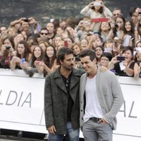 Hugo Silva y Mario Casas, muy cómplices en el Festival de San Sebastián 2013