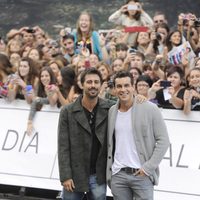 Hugo Silva y Mario Casas en el Festival de San Sebastián 2013