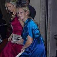 Zara Phillips luce embarazo en la gala Boodles Boxing Ball