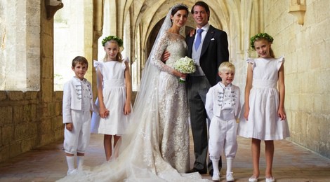 Félix de Luxemburgo y Claire Lademacher con sus pajes tras su boda religiosa