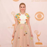 Kiernan Shipka en la alfombra roja de los Emmy 2013