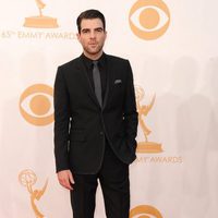 Zachary Quinto en la alfombra roja de los Emmy 2013