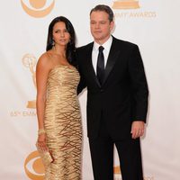 Matt Damon y Luciana Barroso en la alfombra roja de los Emmy 2013