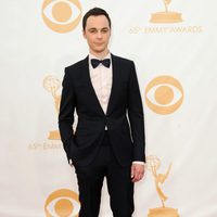 Jim Parsons en la alfombra roja de los Emmy 2013