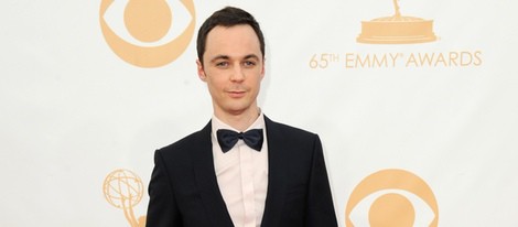 Jim Parsons en la alfombra roja de los Emmy 2013