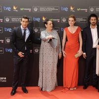 Mario Casas, Terele Pávez, Carolina Bang, Hugo Silva, Carmen Maura y Álex de la Iglesia en el Festival de San Sebastián 2013