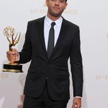 Bobby Cannavale con su Emmy 2013 a Mejor actor secundario de drama