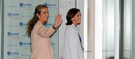 La Infanta Elena llega al Hospital Quirón de Madrid