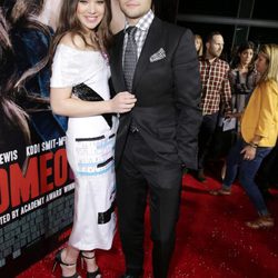 Hailee Steinfeld y Douglas Booth en el estreno de 'Romeo y Julieta' en Los Ángeles