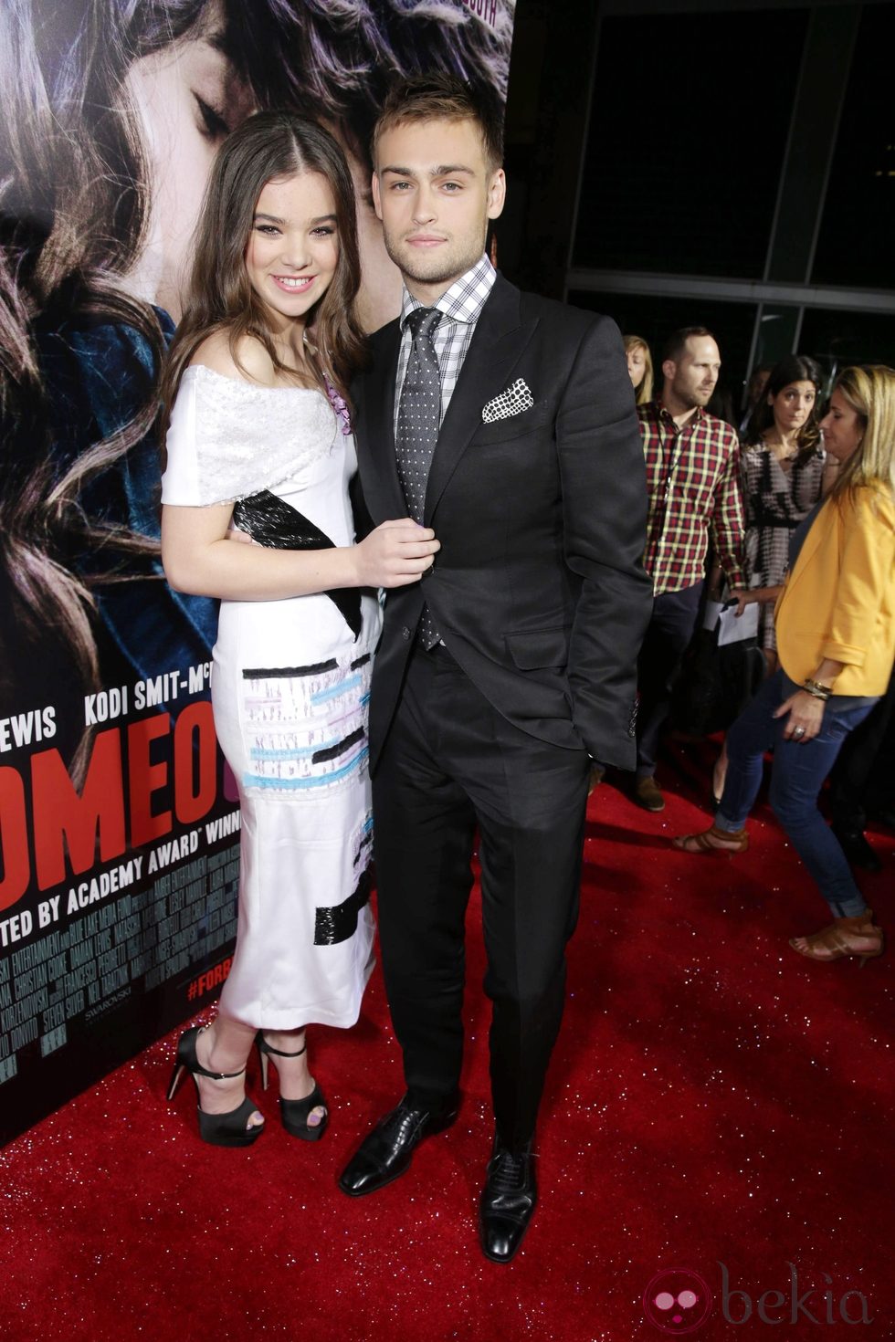 Hailee Steinfeld y Douglas Booth en el estreno de 'Romeo y Julieta' en Los Ángeles