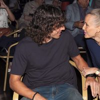 Carles Puyol y Vanesa Lorenzo, muy cómplices en el estreno de 'The Hole' en Barcelona