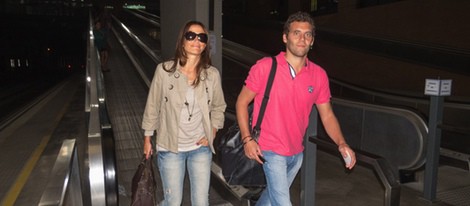 Cecilia Gómez y Jesús Carballo en la estación del AVE de Sevilla