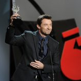 Hugh Jackman con su Premio Donostia en el Festival de San Sebastián 2013