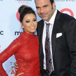 Eva Longoria y Ricardo Chavira en los premios ALMA 2013