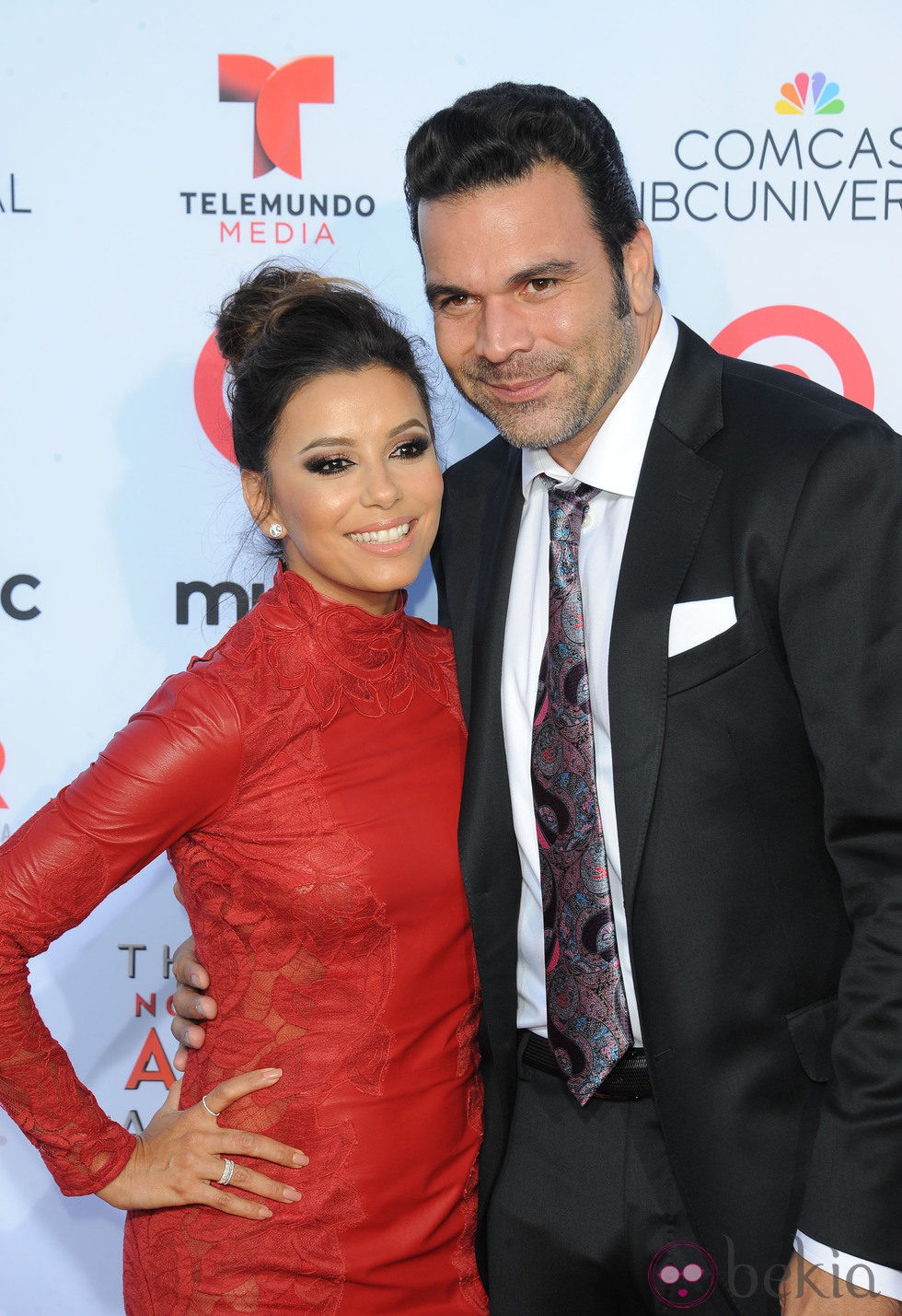 Eva Longoria y Ricardo Chavira en los premios ALMA 2013