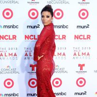 Eva Longoria en la alfombra roja de los premios ALMA 2013