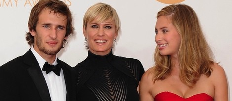 Hopper Penn, Robin Wright y Dylan Penn en los Premios Emmy 2013