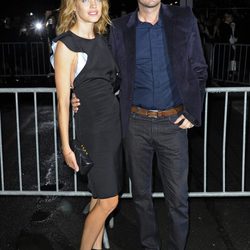 Natalia Vodianova y Antoine Arnault en el desfile de Givenchy en la Semana de la Moda de París primavera/verano 2014