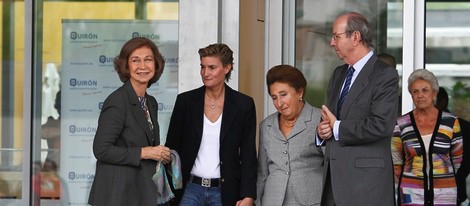 La Reina Sofía con la Infanta Margarita y María Zurita en el Hospital Quirón de Madrid