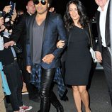 Lenny Kravitz y Salma Hayek en el desfile de Yves Saint Laurent en la Semana de la Moda de París primavera/verano 2014