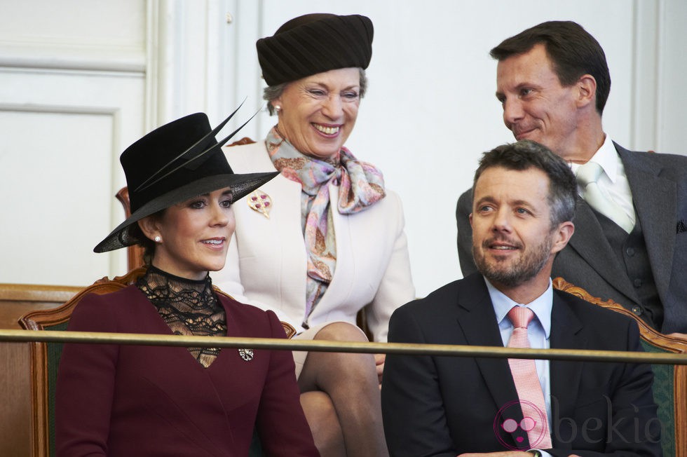 Federico y Mary de Dinamarca y los Príncipes Joaquín y Benedicta en la apertura del Parlamento 2013/2014