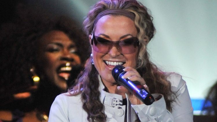 Anastacia en un concierto ofrecido en Bélgica