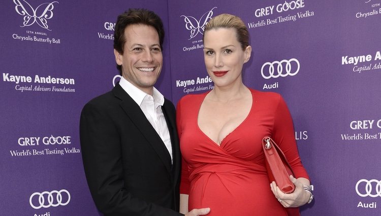 Alice Evans presume de embarazo junto a su marido Ioan Gruffudd