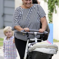 Caritina Goyanes con sus hijos Pedro y Caritina