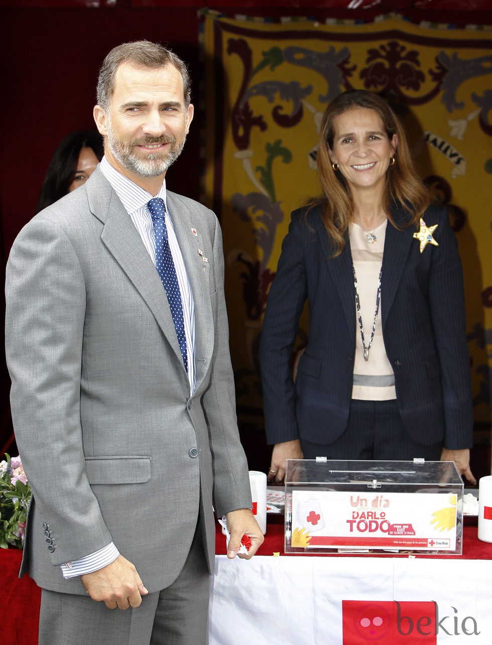 El Príncipe Felipe visita a la Infanta Elena en el Día de la Banderita 2013