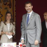 El Príncipe Felipe visita a la Princesa Letizia en el Día de la Banderita 2013