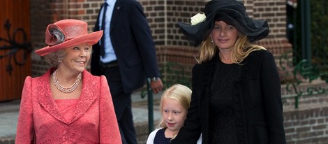 Beatriz de Holanda, la Princesa Mabel y su hija Luana en la boda de Jaime de Borbón-Parma y Viktória Cservenyàk