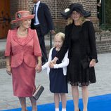 Beatriz de Holanda, la Princesa Mabel y su hija Luana en la boda de Jaime de Borbón-Parma y Viktória Cservenyàk