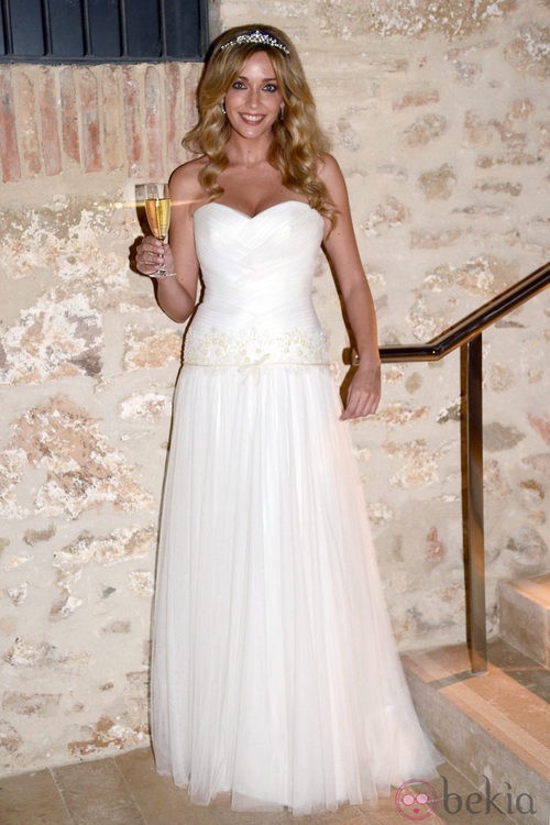 Anna Simón brindando tras su coronación como Reina del Cava 2013