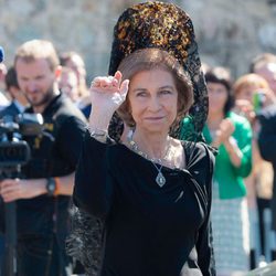 La Reina Sofía saludando durante un acto de la Guardia Civil en Badajoz