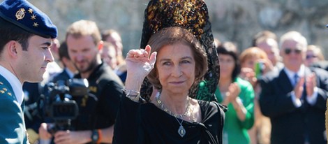 La Reina Sofía saludando durante un acto de la Guardia Civil en Badajoz