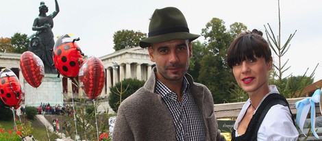 Pep Guardiola y Cristina Serra celebrando el Oktoberfest 2013