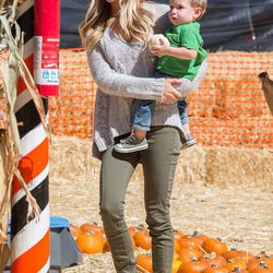 Kristin Cavallari en el parque de las calabazas de Los Ángeles con su hijo Camden Jack