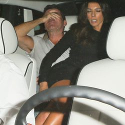 Simon Cowell celebrando con Terry Seymour su 54 cumpleaños