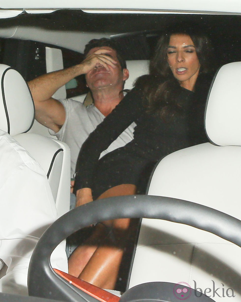 Simon Cowell celebrando con Terry Seymour su 54 cumpleaños