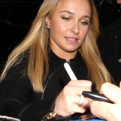 Hayden Panettiere luce su anillo de compromiso