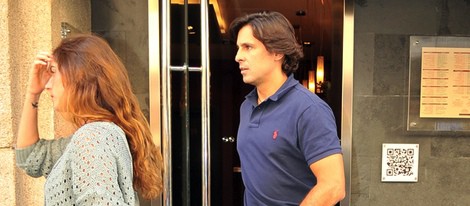 Fran Rivera y Lourdes Montes saliendo de un restaurante en Madrid