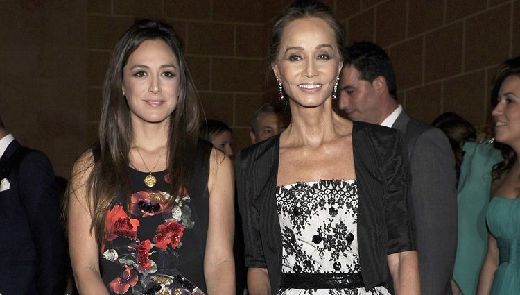 Tamara Falcó e Isabel Preysler en la boda de María Colonques y Andrés Benet