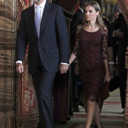 Los Príncipes Felipe y Letizia en la recepción del Día de la Hispanidad 2013